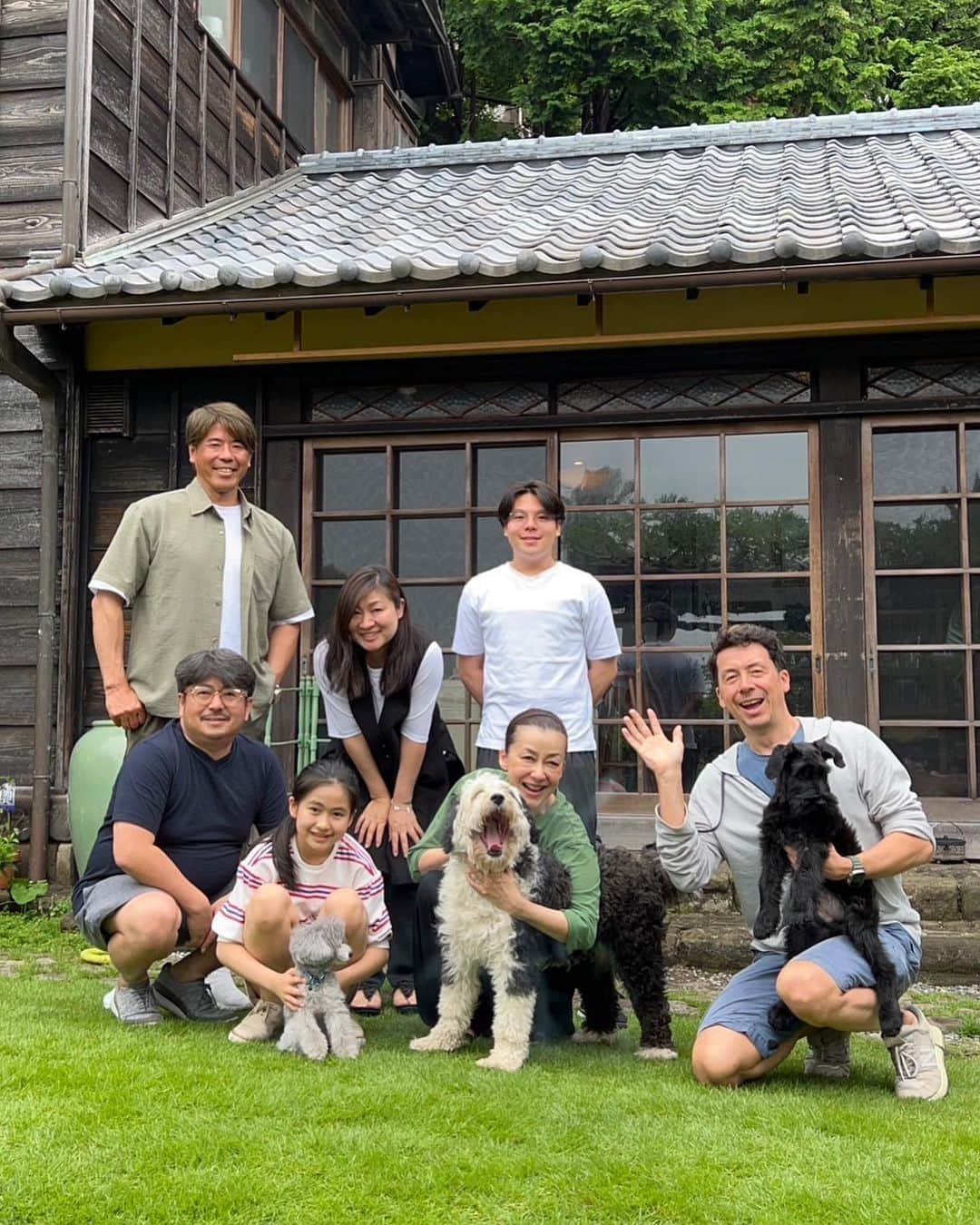 桐島かれんのインスタグラム：「ローリー&friends が、子犬に会いに来てくれました。」