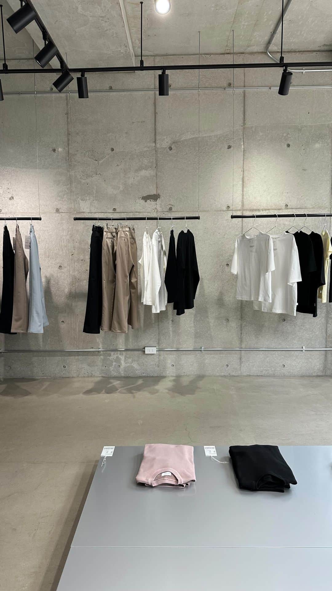 石田一帆のインスタグラム：「POPUP会場から📍 様々な身長の愉快な仲間たちが友情出演してくれました！」