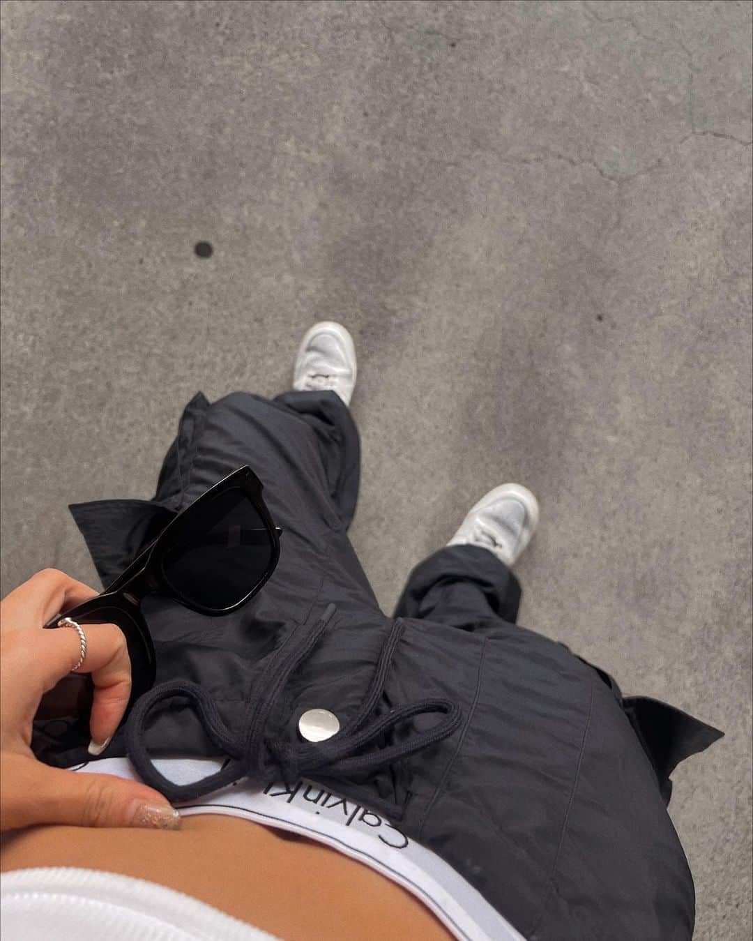 のインスタグラム：「. @calvinklein はハイウエストがすき🫶🏼🔥  #calvinklein#y2k#y2kfashion#y2kファッション#カルバンクライン#見せパン#海外ファッション#海外コーデ#海外ガール#韓国ファッション#韓国コーデ#シーイン」