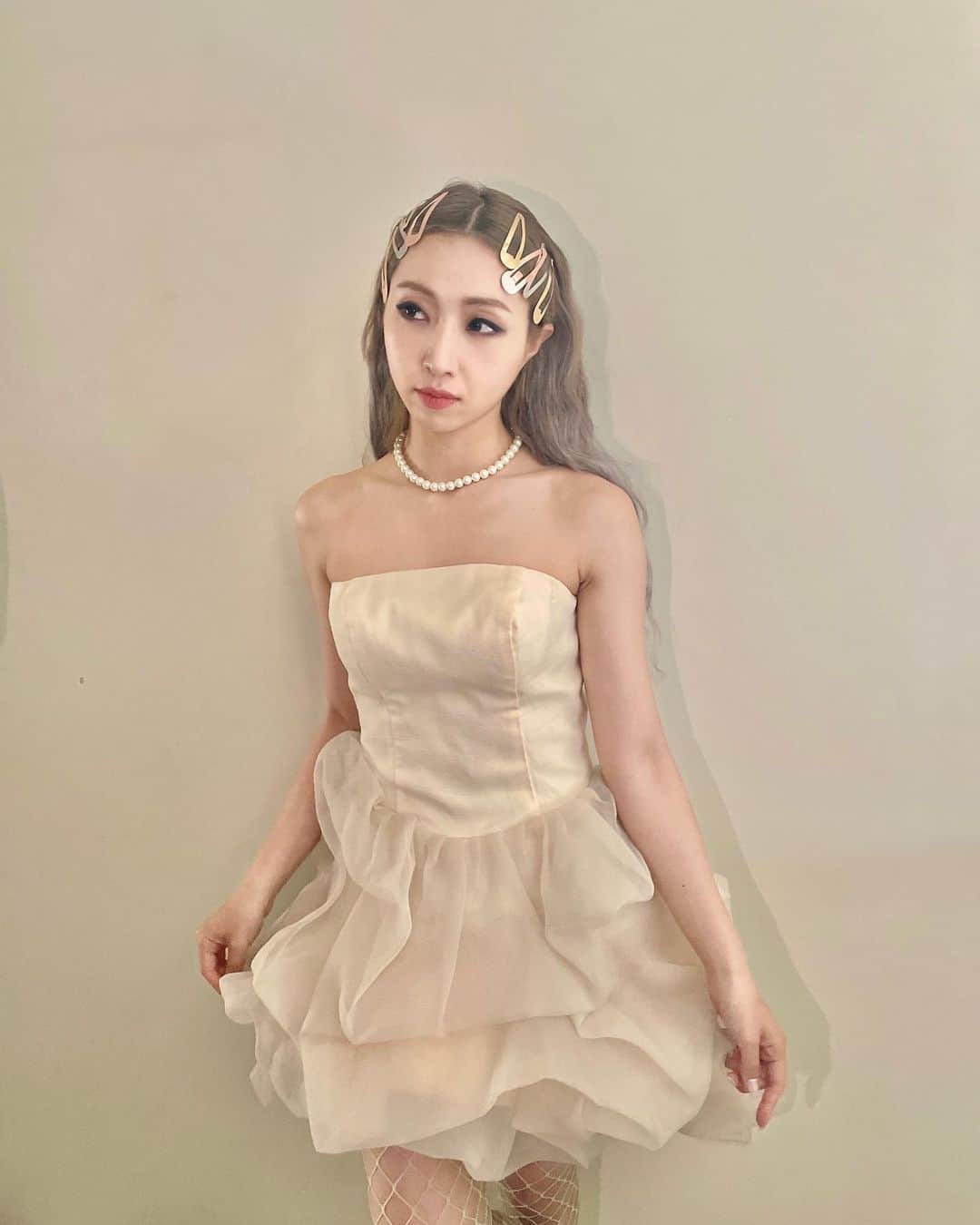 コン・ミンジのインスタグラム：「뾰로로로롱🧚🏻✨ (말광량이MAX🤪🤪)」