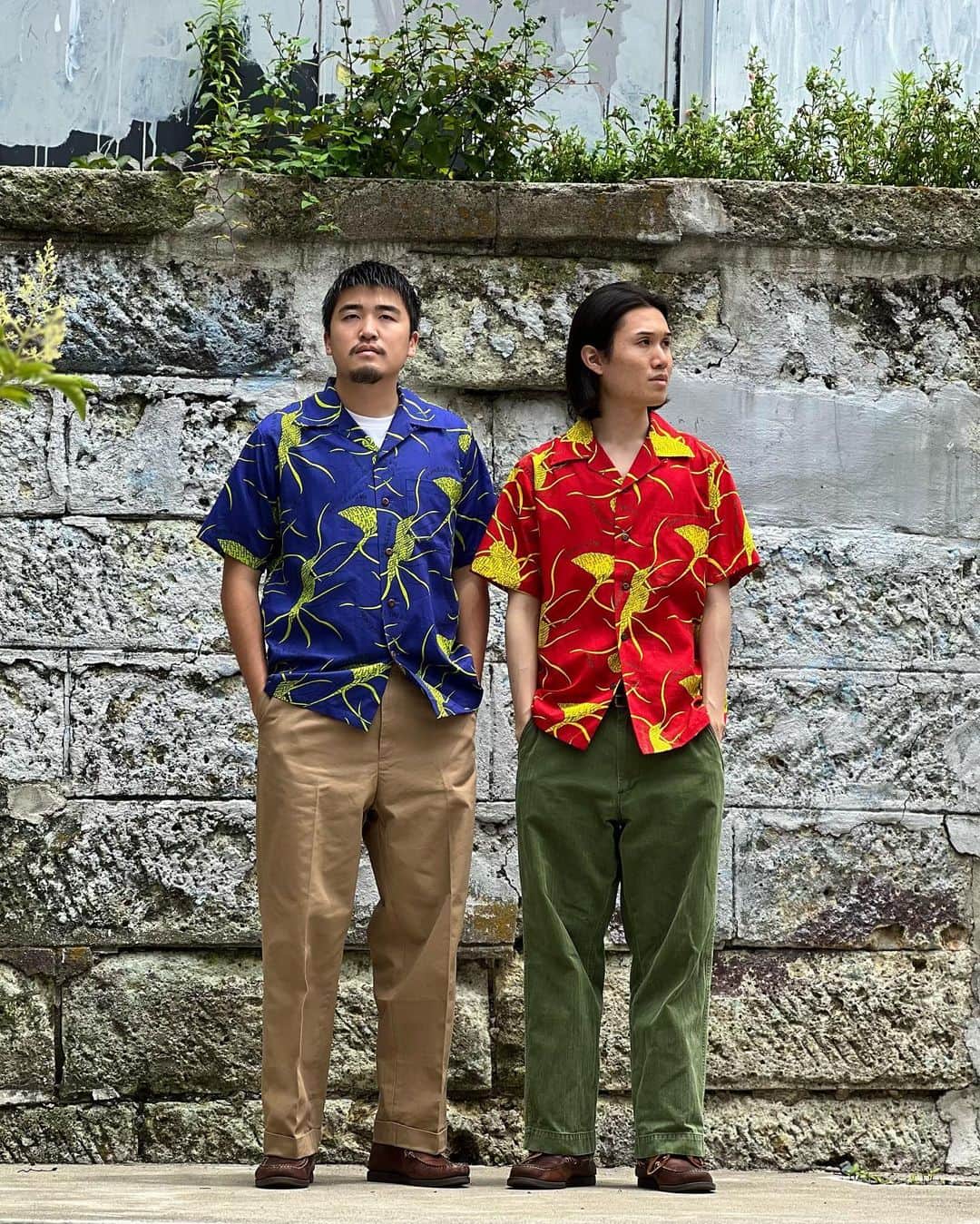 BEAMS+さんのインスタグラム写真 - (BEAMS+Instagram)「・ BEAMS PLUS RECOMMEND.  <DALE HOPE × BEAMS PLUS >  "Short Sleeve Aloha Shirt Papale Lau Niu "  This is a special order Aloha shirt with DALE HOPE released the other day. This season, the pattern is based on a hat made of spun coconut palm leaves, with the keyword of not looking too much like an Aloha shirt. The 100% cotton poplin fabric is made with the Japanese climate in mind.  -------------------------------------  先日リリースしたDALE HOPE との別注アロシャツ。今シーズンは、アロハシャツに見え過ぎ無いをキーワードに、ココヤシの葉を紡いだハットが柄のベース。コットン100%のポプリン生地は日本の気候を考慮しました。  #beams #beamsplus #beamsplusharajuku  #harajuku #mensfashion #mensstyle #stylepoln #menswear #alohashirt #dalehope」6月11日 20時00分 - beams_plus_harajuku