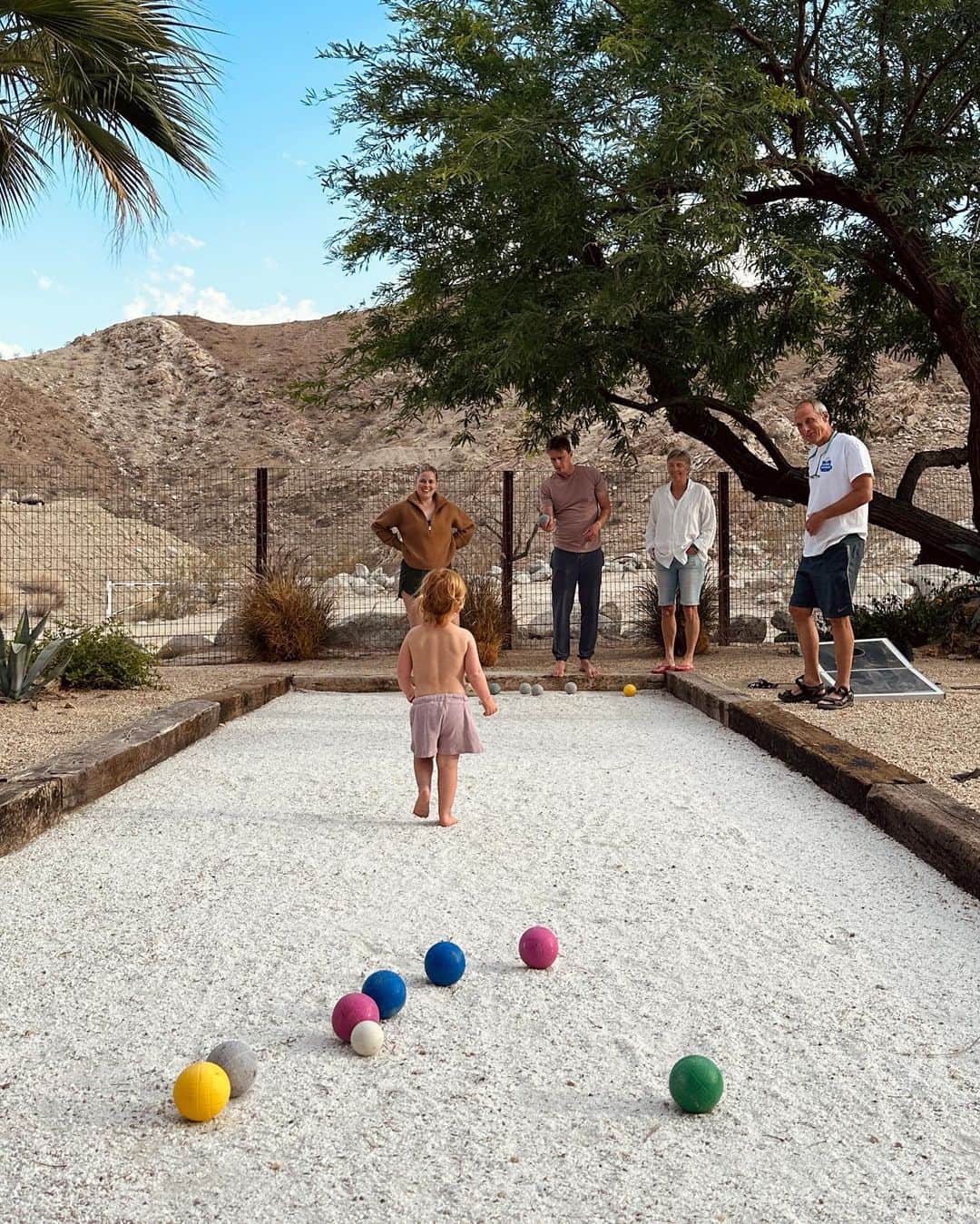 Gaby Dalkinさんのインスタグラム写真 - (Gaby DalkinInstagram)「Kicked off summer with a little mini Dalkin reunion… Some QT with Mocha and Papa B and Auntie Anya Poppy’s first introduction to Linda’s Fudge Cake IYKYK 🍫 Countless sessions of Bocce and Ping Pong! And lots and lots of giggles and bandaids as accessories! ❤️」6月12日 9時51分 - whatsgabycookin