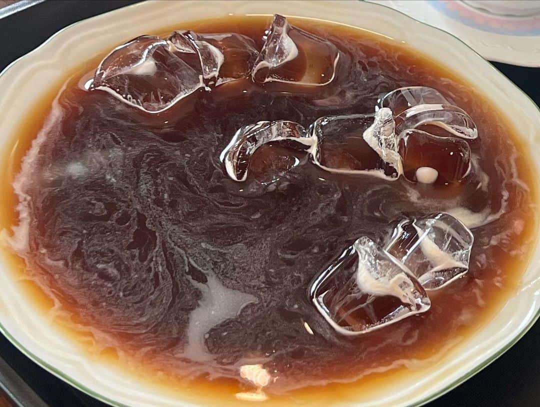 イ・チャンヒョクさんのインスタグラム写真 - (イ・チャンヒョクInstagram)「🐸 "a bowl of iced americano, please"」6月11日 13時45分 - leechanhyuk