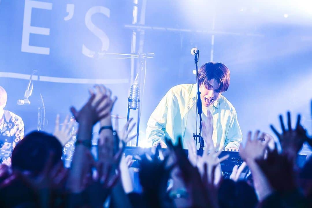 井上竜馬さんのインスタグラム写真 - (井上竜馬Instagram)「SHE'S Tour 2023 "Shepherd" in 長野CLUB JUNK BOX 2023.06.10  でっかい愛と歌声をありがとう。 また帰るからなーー！  📸 @hysmaco」6月11日 13時50分 - shesryoma