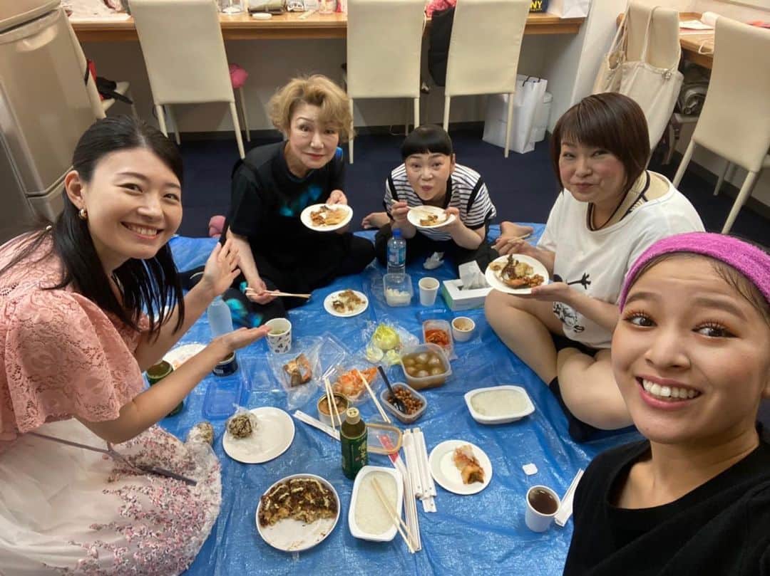 末成由美のインスタグラム：「またまた、久々の投稿です！やっと楽屋でランチでいる事になりました‼️」