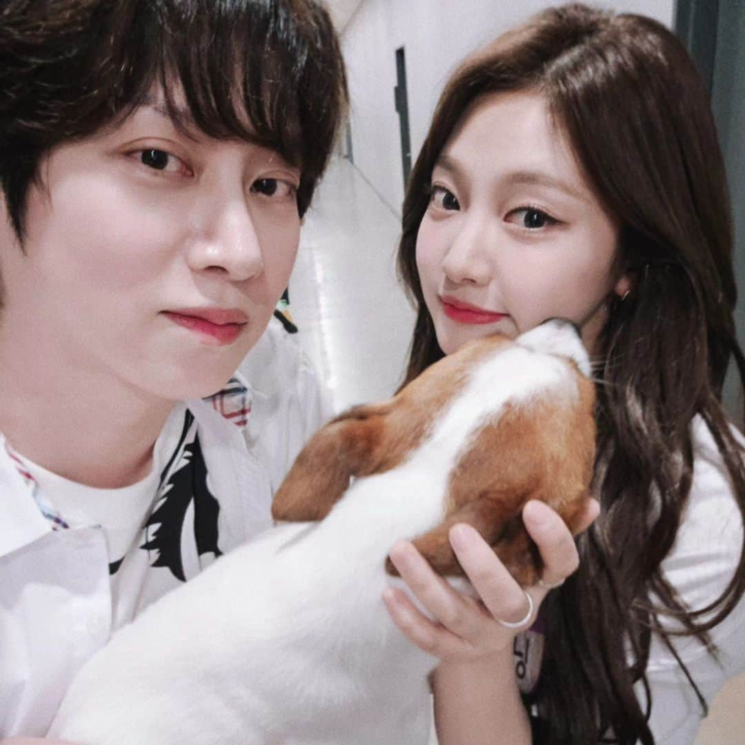 ヒチョルさんのインスタグラム写真 - (ヒチョルInstagram)「주인을 버린 기복이🐶🐕 . . #aespa #아는형님」6月11日 14時10分 - kimheenim