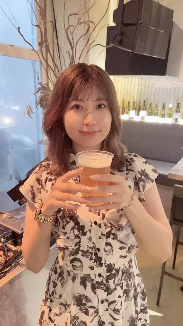 天野麻菜のインスタグラム：「ビール女子。3505  #ビール #ビール女子 #beer #beerstagram #お酒 #アルコール #タレント #グラビア #女優 #天野麻菜 #休まず #毎日飲んでる #記録更新中 #ビールのcm #オファー待ち #ビール大好き #乾杯 #乾杯シリーズ #1日1ビール #9年以上 #続けてる #まだまだ #これから  #今日で #3505日目 #オフ会」