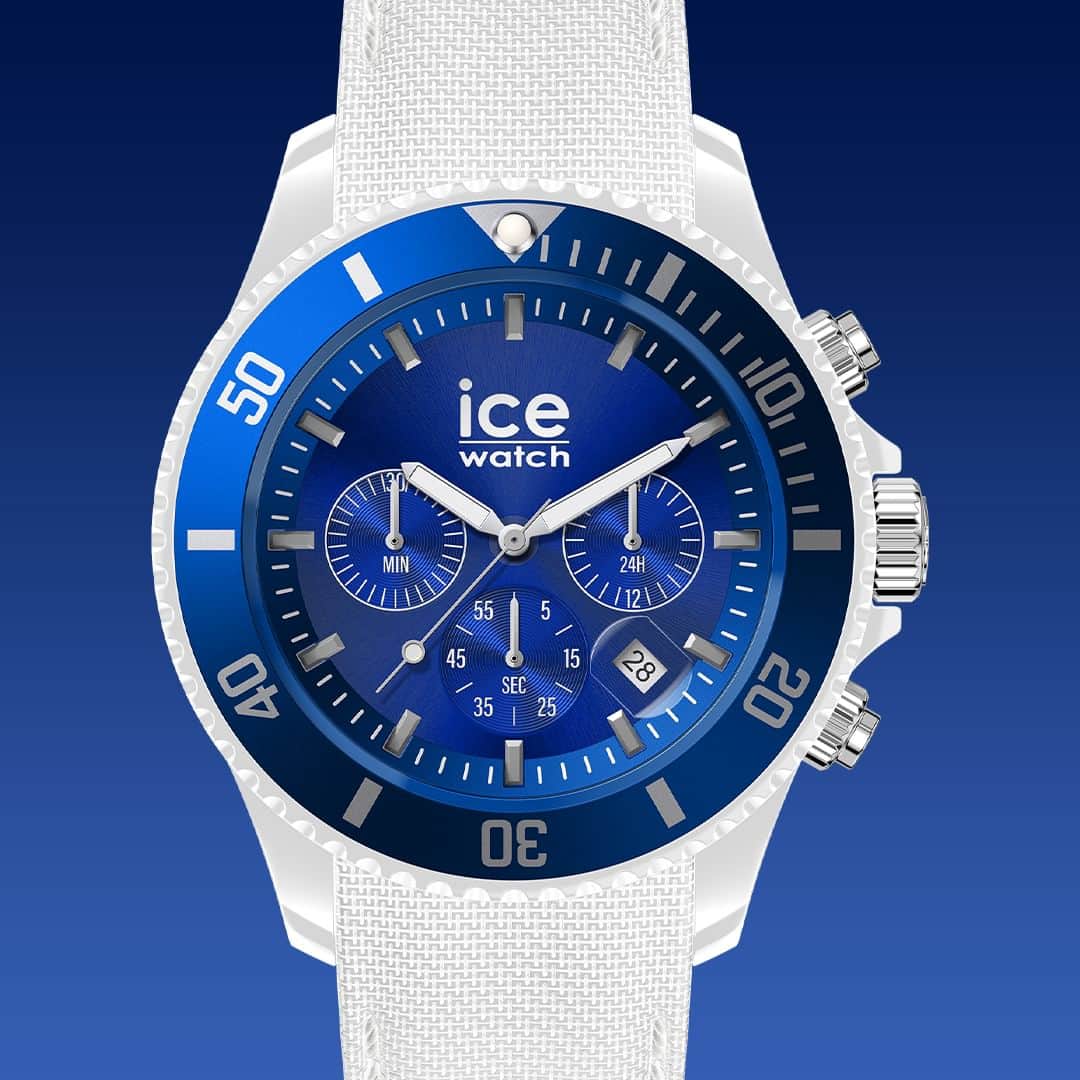 アイスウォッチのインスタグラム：「The perfect match between white and blue ⚪️🔵  #icewatch #timefordad #icechrono #white #blue #ocean #summer #fathersday #masculine #sportive」