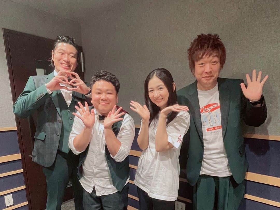 関根麻里さんのインスタグラム写真 - (関根麻里Instagram)「📻6/11 6/18 ゲストは 浅井企画注目のトリオ! マイアミバスケットボールクラブ。 ナオ・デストラーデさん、石井勇気さん、後藤亮介さん。  🗓️6/11 昨年浅井企画に所属したマイアミバスケットボールクラブ、トリオ結成、浅井企画所属の経緯を伺います。  🗓️6/18 父の日当日ということで、 子育てトークをお届けします。 イヤイヤ期はワニ🐊？ スタジオでネタも披露していただきます😆  お笑い会の昆虫博士こと しゅくはじめさんが昆虫クイズを出題するしゅくしゅく昆虫塾！「アリ🐜」「シロアリノミバエ」に関するクイズを出題します。  よろしかったらぜひ。 #関根麻里 #マイアミバスケットボールクラブ #しゅくはじめ #浅井企画 #KUSUKUSU #クスクス #bayfm」6月11日 14時42分 - marisekine