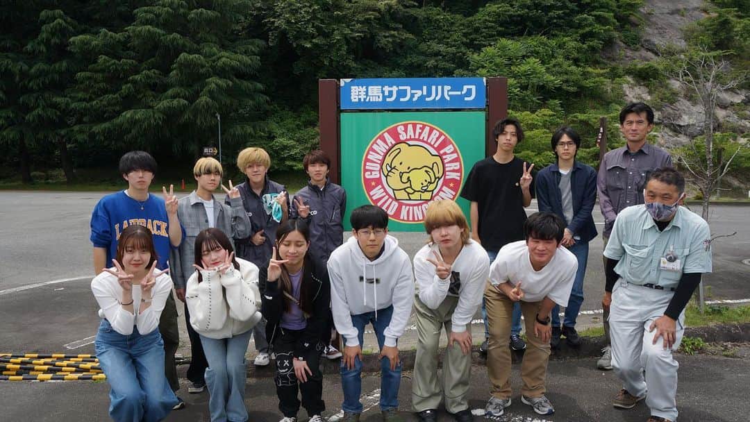 のインスタグラム：「. ⚡️🌏動物園・水族館&テクノロジー専攻🪩💫  群馬サファリパークでの課外授業🐘🦣🌿 群馬サファリパークの広報スタッフの方による、大阪ECOプライベートツアーガイドを実施して頂きました！✨✨  動物の飼育・広報の両方面を学べる内容で、全てのお話が学生の為になることばかり..！😲🌼  動物園のことをお客様へまず、知ってもらうツールとしてSNSの重要性も学ぶことができました📱📸☀️  #群馬サファリパーク #大阪eco動物海洋専門学校#大阪eco  #動物専門学校  #動物飼育 #動物園 #水族館 #飼育員 #ドルフィントレーナー #アクアリスト #動物看護師 #トリマー #ドッグトレーナー#動物好きと繋がりたい#犬好きと繋がりたい #動物園・水族館&テクノロジー専攻 #eco自然環境クリエーター専攻 #ペットマネジメント&ホスピタリティ専攻 #動物園・動物飼育専攻 #水族館アクアリスト専攻 #ドルフィントレーナー専攻専攻 #動物看護師専攻 #ペットトリマー&エステティシャン専攻 #ドッグトレーナー専攻」