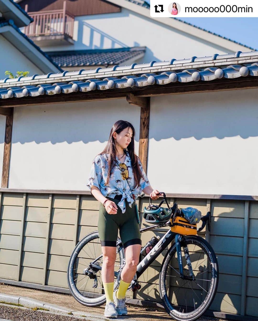 江口寿史さんのインスタグラム写真 - (江口寿史Instagram)「アパレルとコラボする時には「普段に普通に着れるものを」作ることに気をつけてます。こんなふうに愛着を持って着ていただけてるのは本望。ウレシイな。ありがとう😊  #Repost @mooooo000min with @use.repost ・・・ ・ お気に入りのシャツ✨ 江口寿史先生のイラストが描かれたグラニフのシャツ。  気に入った物を身につけるとテンション上がりますよね😁✨  @graniph_official  #グラニフ  #江口寿史 先生のイラスト  @kitakyushu_cycle_festival @vc_fukuoka #北九州サイクルフェスティバル2022   #ロードバイク #ロードバイク女子 #サイクリング#bikesgirls#自転車 #cycling #trek#roadbike#kitfit＃cyclingwoman #cyclingphots#lovecycling#cyclinglover#girlsonbike#coordinate#街ブラ#散策 #asiangirls #asiangirlcyclists #albaoptics #kplus#好きっちゃ北九州」6月11日 15時02分 - egutihisasi