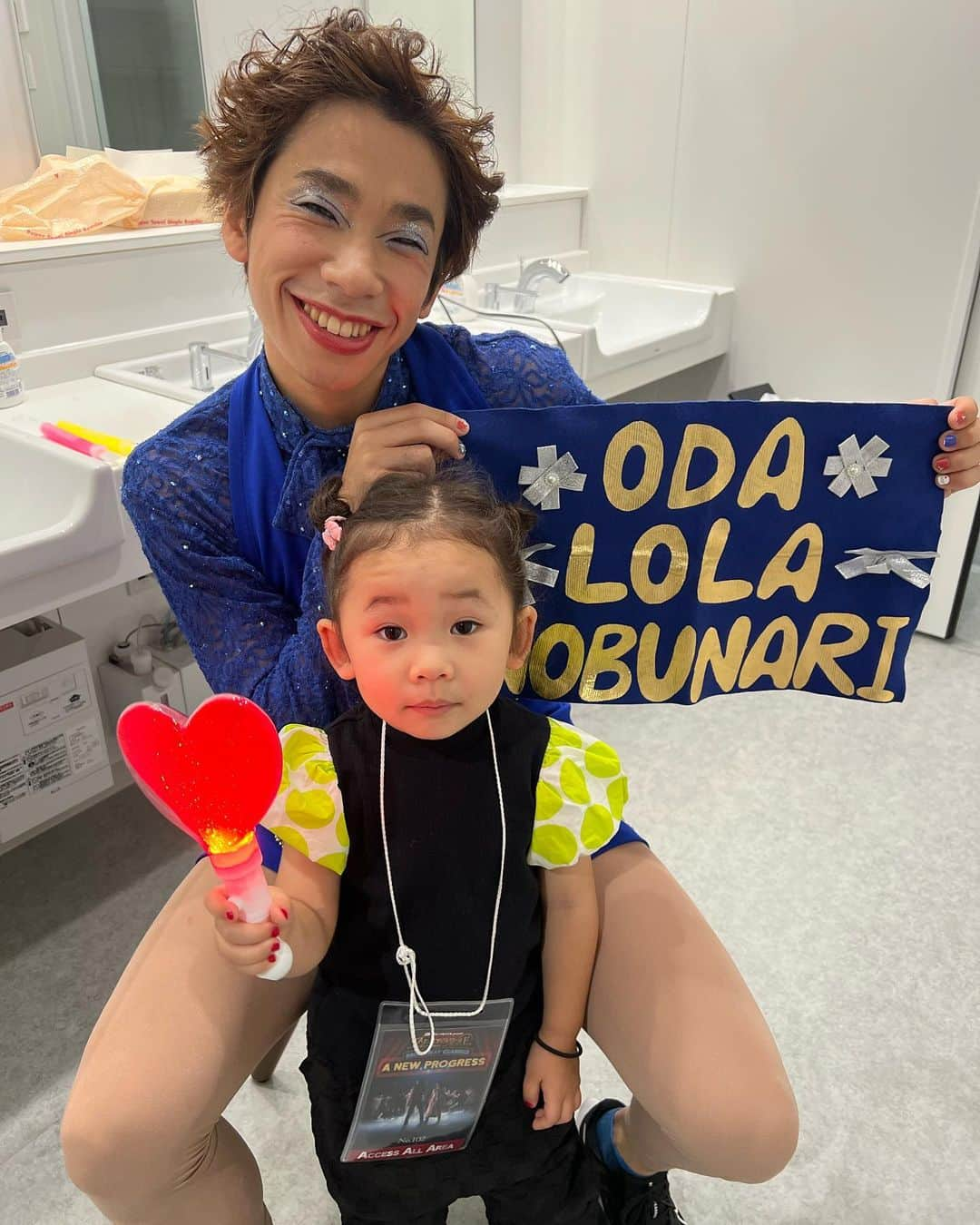 織田信成さんのインスタグラム写真 - (織田信成Instagram)「皆さんお久しぶりLOLAです💖 今回なんとプリンスアイスワールド佐賀公演にお呼ばれして、今日までSAGAアリーナでパフォーマンスしてたの❣️観に来て下さった皆様本当にありがとう💖皆様の声援のおかげで最高の演技が出来たわ💖肉はうめぇはイカはうめぇはのどかで最高な場所ね佐賀💖  実はローラ今回がアイスショーのラストステージで…皆様とお別れするのは寂しいけどまた会える事を願っているわ💖最後にマイリトルファンのDaughter と計20回に及ぶメイクとヘアスタイルを担当してくれたMy WifeにBig LOVEを💖そしてそして、ローラの演技に今まで拍手やご声援を下さった全ての皆様に愛と感謝を💖Thank you, See you somewhere 💖  @princeiceworld  #PIW」6月11日 14時56分 - nobunari0325