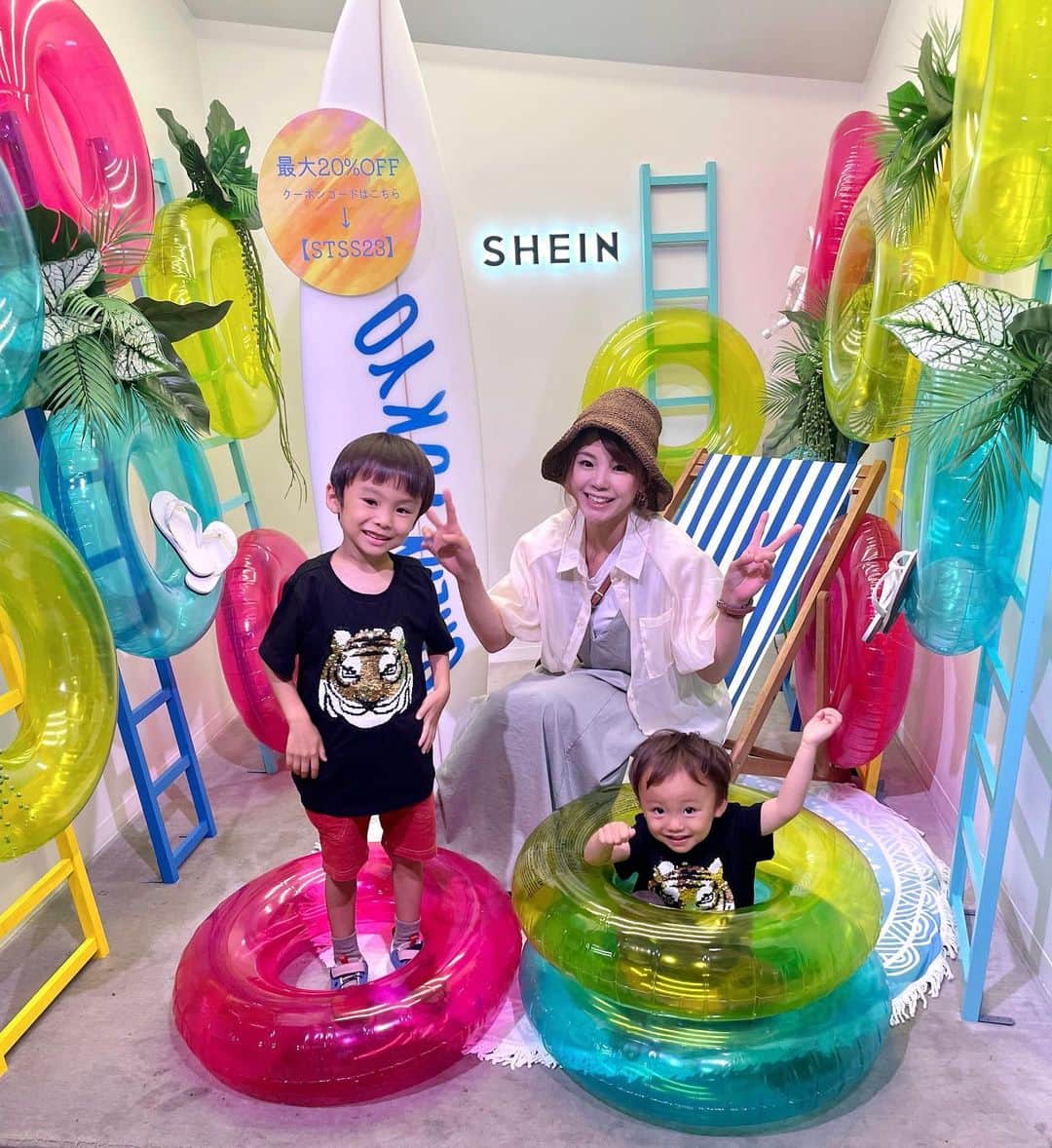 長谷川真美さんのインスタグラム写真 - (長谷川真美Instagram)「#SHEINコーデ で SHOWROOM行ってきたよ🛟💕  店舗内では最新アイテムを試着できたり #撮影スポット もたくさんなの！！！！  内装が初夏仕様になっていて はちきゅう兄弟も大騒ぎ👶👦笑 可愛いし楽しいからぜひ行ってみて💡  ガチャガチャもできるよ🙌  そしてお買い物する時は お得なクーポンよかったら使って〜💓 コード【STSS23】 有効期限：~2023/7/30まで 割引率：0〜5999円 15%オフ，6,000円以上20%オフ  ↓↓↓↓↓↓ 📌東京都渋谷区神宮前4丁目25-91・2FB-TOWNC棟 アクセス：東京メトロ副都心線 千代田線 明治神宮前駅 徒歩3分 / JR線 原宿駅徒歩7分  @shein_japan  @sheinofficial  #SHEINTOKYO #STSS23 #SHEIN #ＳＨＥＩＮコーデ #sheinクーポン #クーポン #クーポンコード」6月11日 15時00分 - maami.hase