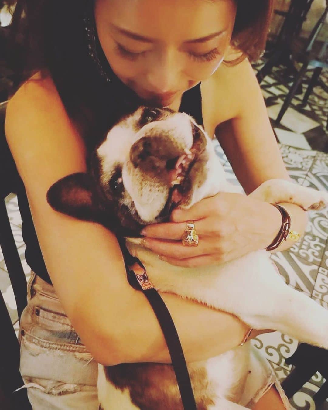 Taki Tanakaのインスタグラム：「#Day4 #Milan  1.2.3.4.5. グィドー&クレリア夫妻と晩ごはん。 かわいい愛犬ナビッラも一緒に。 みんな幸せな笑顔。  6.7. N21メゾン #GARAGEVENTUNO へ。 あいにくアレッサンドロは不在だったけれど、久しぶりの来日が決定しているので諸々PRとミーティング。 も一つ大きなコラボ案件も控えているので、それもキックオフミーティング。  8.9. #ステラマッカートニー をバイイング。 良いドレスやデニムがいっぱいあったの♡  #izastagram」