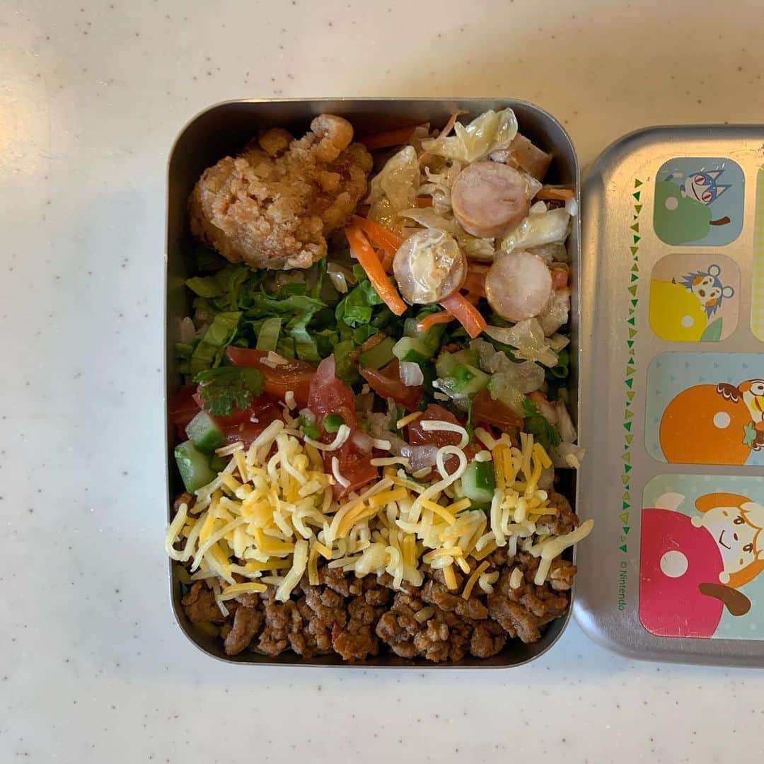 Boseのインスタグラム：「雨の日も風の日も、お弁当は続く。 #ゲバたん弁当」