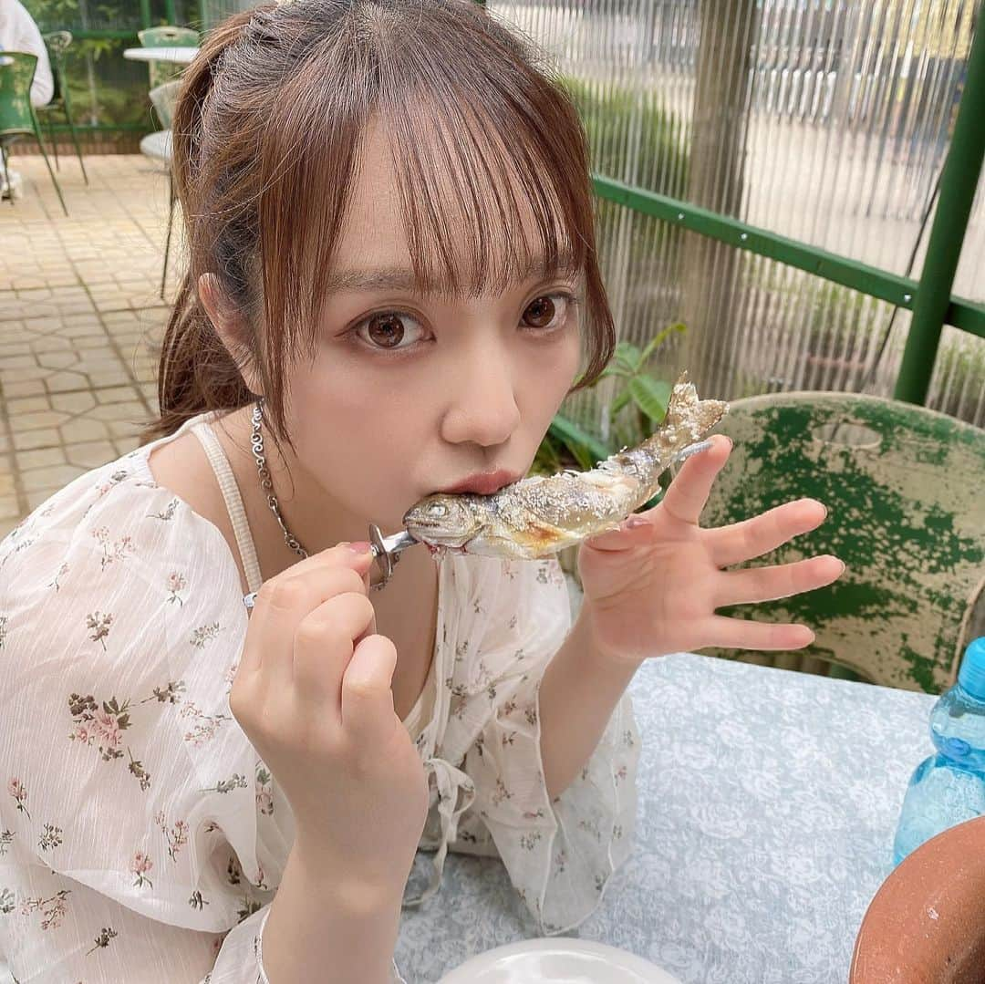 まみむめもちおのインスタグラム：「この間釣り堀りに行ってきました🪣🎣 ヤマメを2匹釣ったよ𓆛𓆜 その場で塩焼きにして食べた！ ふわっふわの身で柔らかくて美味しかったんだ〜☺️   #釣り堀  #塩焼き  #ヤマメ  #ヤマメ釣り  #楽しかった  #🐟 #🎣」