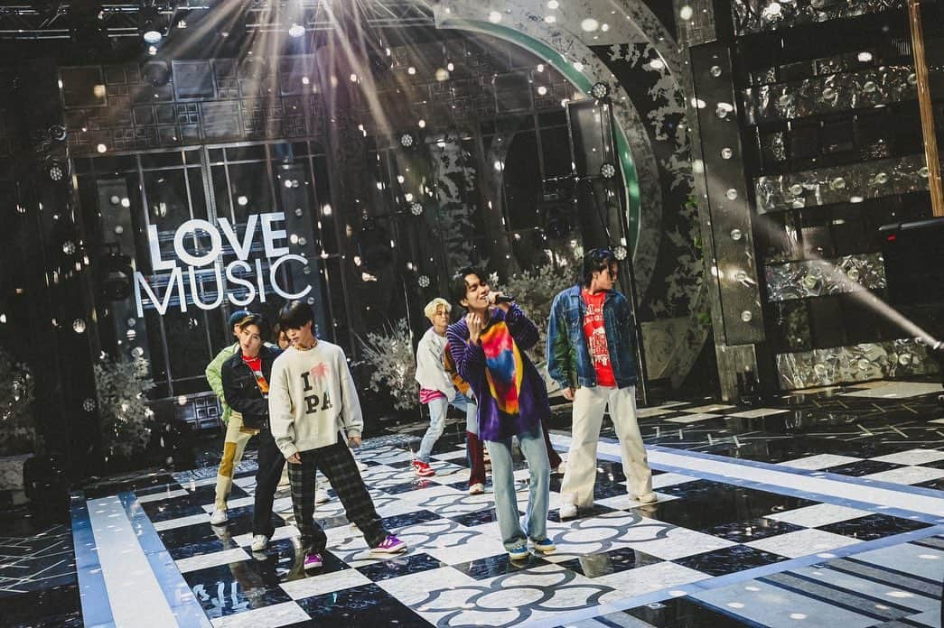 フジテレビ「Love music」さんのインスタグラム写真 - (フジテレビ「Love music」Instagram)「MAZZEL パフォーマンス写真公開　  デビュー曲である「Vivid」をフルサイズでパフォーマンス  今夜25:00-放送 ※地域によって放送日程が異なります。　 各放送局のHPにてご確認下さい。  📷白石達也  #Lovemusic #ラブミュージック」6月11日 15時51分 - lovemusic_fujitv