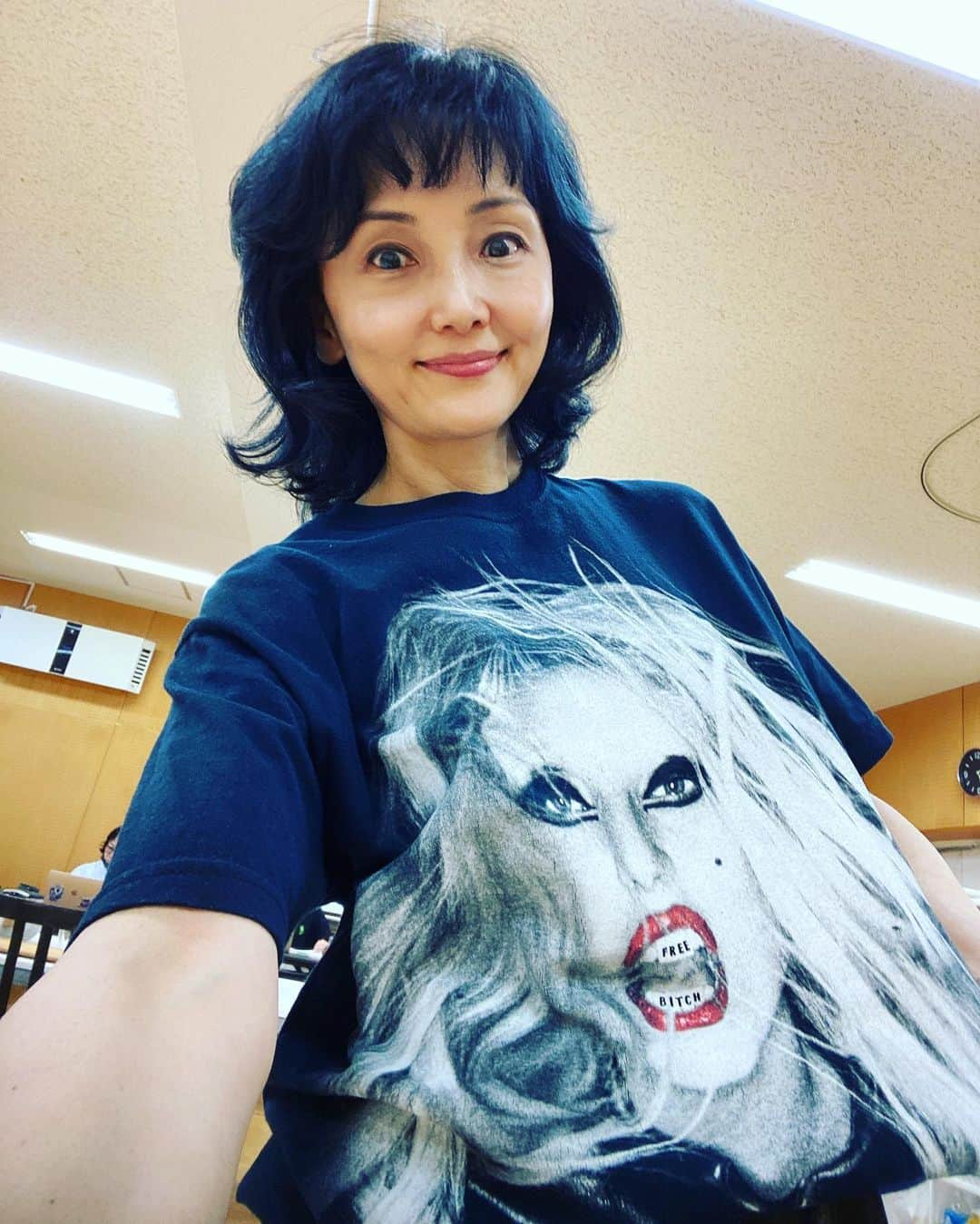 南果歩さんのインスタグラム写真 - (南果歩Instagram)「稽古場Tシャツコレクション😊 5月26日から始まった 舞台 #これだけはわかってる (6月30日初日7月9日まで)のお稽古‼️ 毎日の稽古場Tシャツを、ストーリーズにポストしていましたが、ここでまとめて披露しちゃいます🌈 Tシャツひとつ取ってみても、色んな思い出があって楽しいな❤️ 稽古場リポートは#東京芸術劇場シアターウエスト 劇場入りするまで続きますので、お楽しみに🌈  #tina  #somethingrotten  #nicochans  #ladygaga  #hamiltonmusical  #empirestatebuilding  #パーマ屋スミレ  #酒向芳  さん @kidill  #岡本太郎 #オペラ座の怪人  #phantomoftheopera  @antostokio  #パンドラの鐘   #舞台 #演劇 #翻訳劇 #演劇好きな人 #南果歩 #kahominami #미나미카호 #japaneseactor」6月12日 1時16分 - kaho_minami