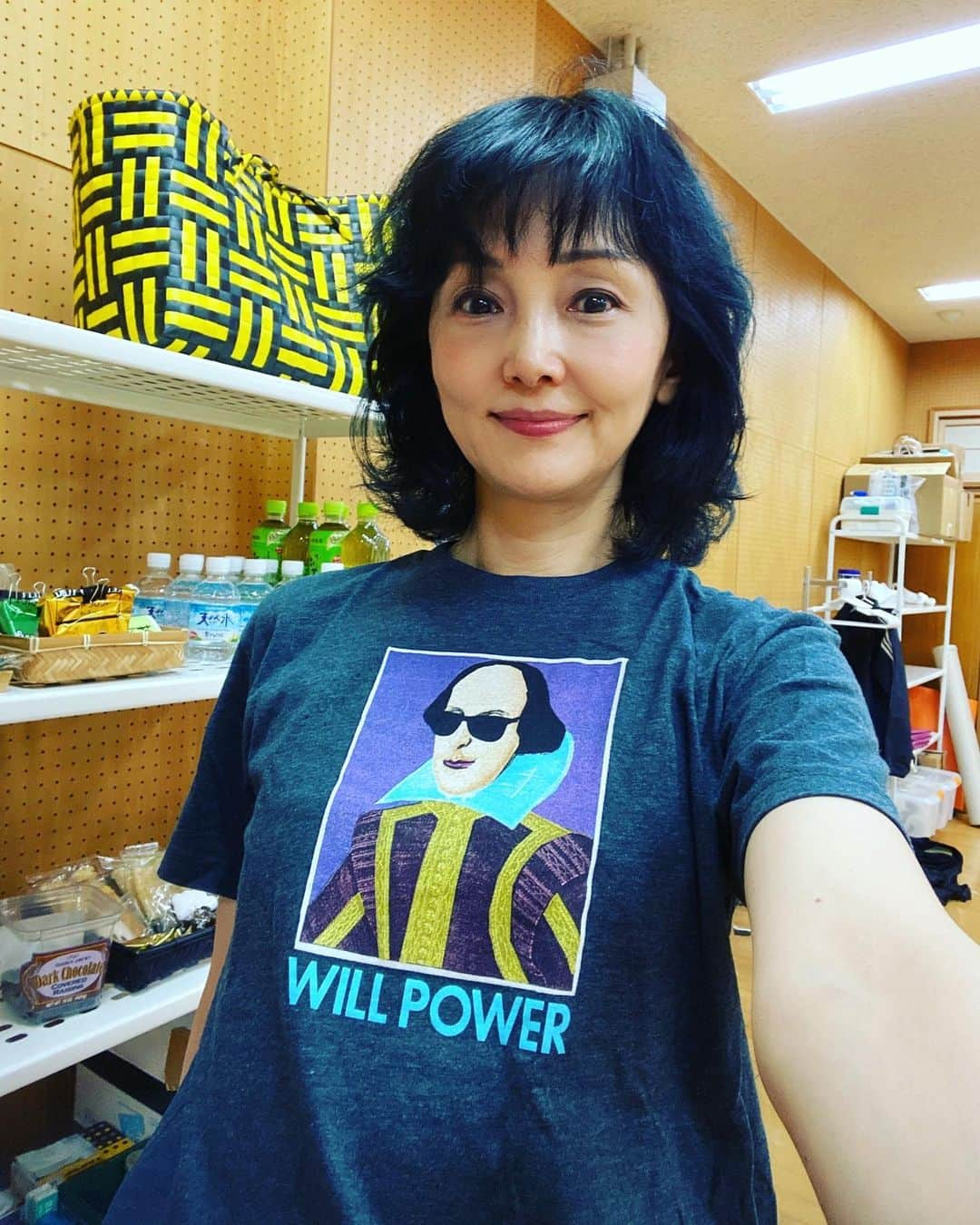 南果歩さんのインスタグラム写真 - (南果歩Instagram)「稽古場Tシャツコレクション😊 5月26日から始まった 舞台 #これだけはわかってる (6月30日初日7月9日まで)のお稽古‼️ 毎日の稽古場Tシャツを、ストーリーズにポストしていましたが、ここでまとめて披露しちゃいます🌈 Tシャツひとつ取ってみても、色んな思い出があって楽しいな❤️ 稽古場リポートは#東京芸術劇場シアターウエスト 劇場入りするまで続きますので、お楽しみに🌈  #tina  #somethingrotten  #nicochans  #ladygaga  #hamiltonmusical  #empirestatebuilding  #パーマ屋スミレ  #酒向芳  さん @kidill  #岡本太郎 #オペラ座の怪人  #phantomoftheopera  @antostokio  #パンドラの鐘   #舞台 #演劇 #翻訳劇 #演劇好きな人 #南果歩 #kahominami #미나미카호 #japaneseactor」6月12日 1時16分 - kaho_minami