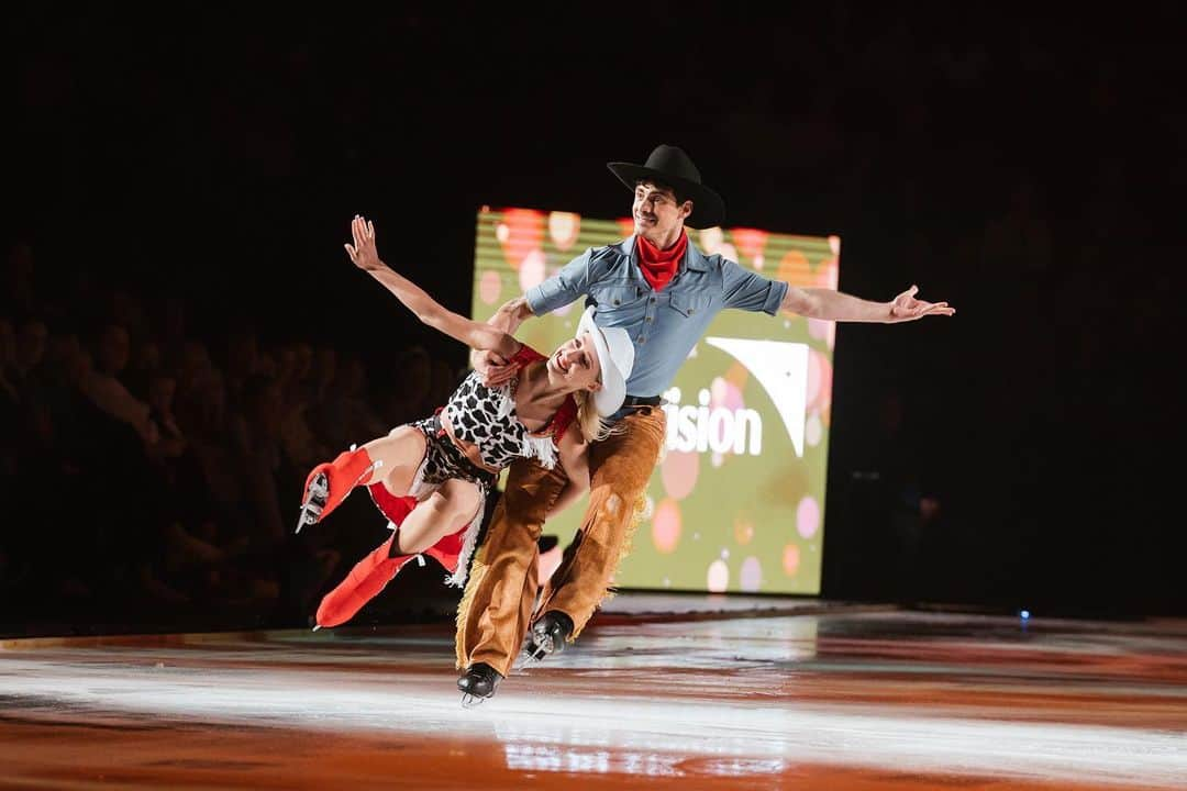 ポール・ポワリエさんのインスタグラム写真 - (ポール・ポワリエInstagram)「another @starsonice in the books • thanks to @cccollections2 for the amazing country boy get-ups, and to our champion line dancing pardners @55satoko & @jasonbskates  • 📸: @timothynguyenphoto / @theprpress」6月12日 1時27分 - pauldpoirier