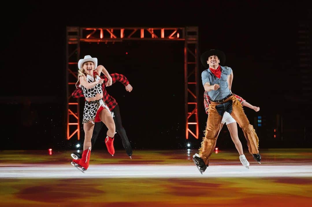 ポール・ポワリエのインスタグラム：「another @starsonice in the books • thanks to @cccollections2 for the amazing country boy get-ups, and to our champion line dancing pardners @55satoko & @jasonbskates  • 📸: @timothynguyenphoto / @theprpress」
