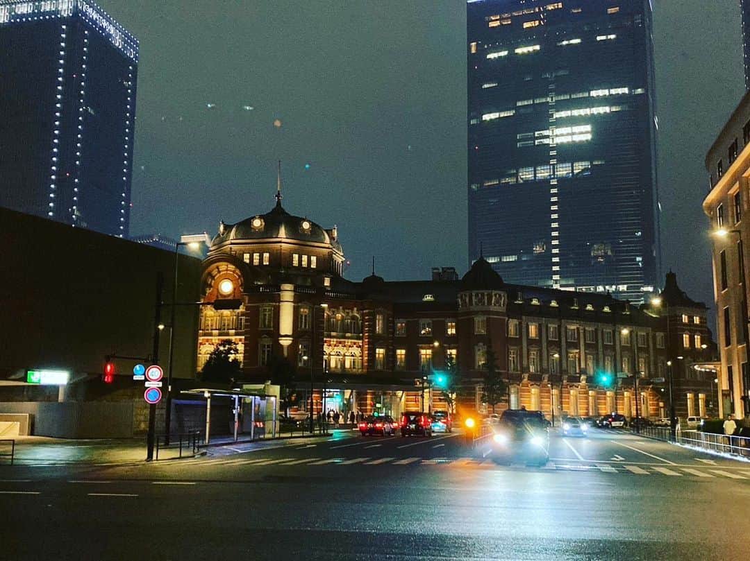 星野涼子さんのインスタグラム写真 - (星野涼子Instagram)「世界が　視野が狭くなってたことに気づかせてもらった  自由に動けないのがつらいのでは？こと気づかせてもらった  自分を、人を、もっとわかり合いたい。  私が私として自分に満足できるよう、 さてどうしようかな😛  そんな真夜中🌙  #東京　#東京駅　#東京ミッドナイトクルージングクラブ  #yonayonaweekenders #自己肯定感  #tokyo #tokyostation #도쿄 #도쿄역」6月12日 1時30分 - ryoko.hoshino
