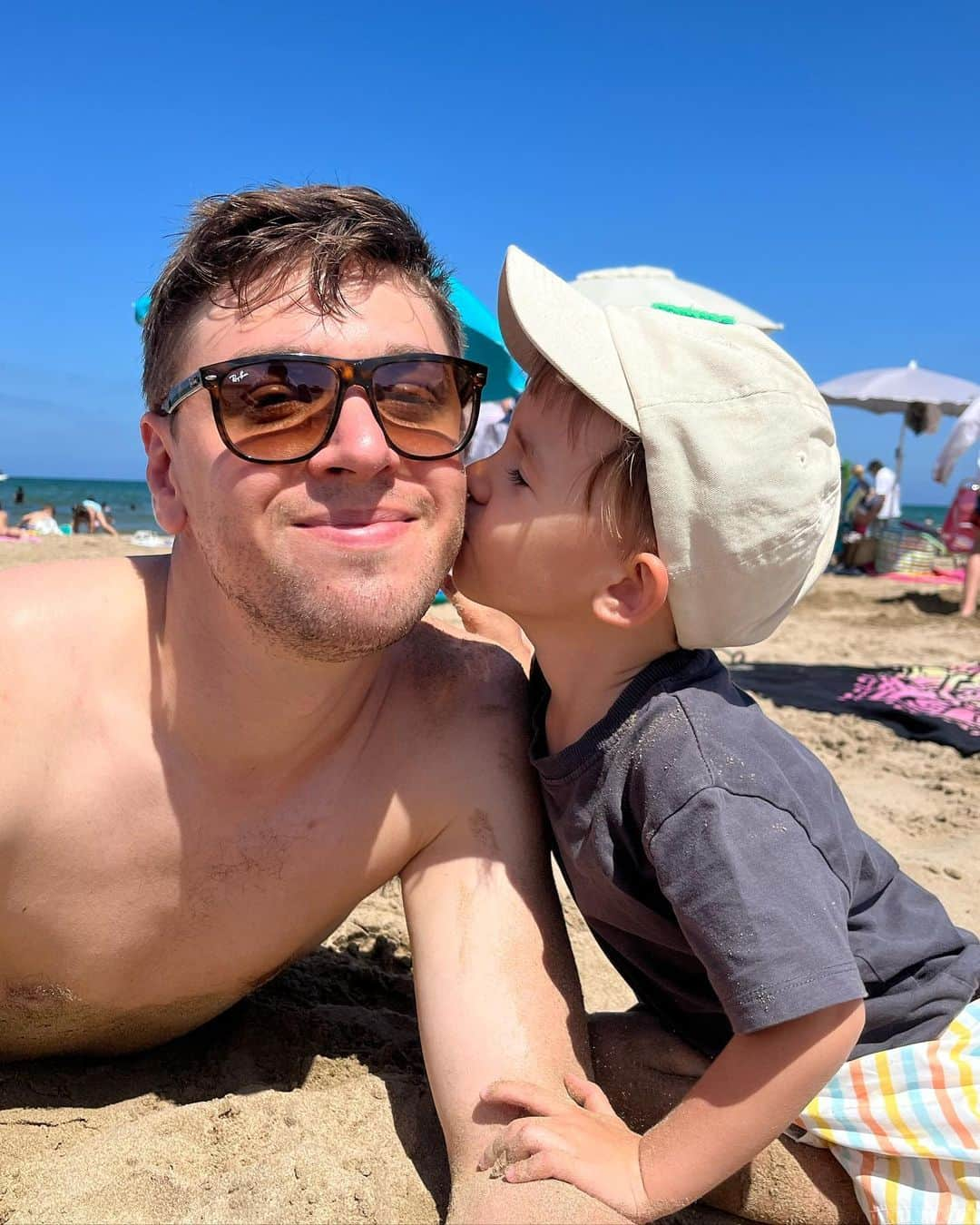 キリル・ハリャヴィンのインスタグラム：「Like Father, Like Son❤️‍🔥  📍Malvarrosa, Valencia, Spain」