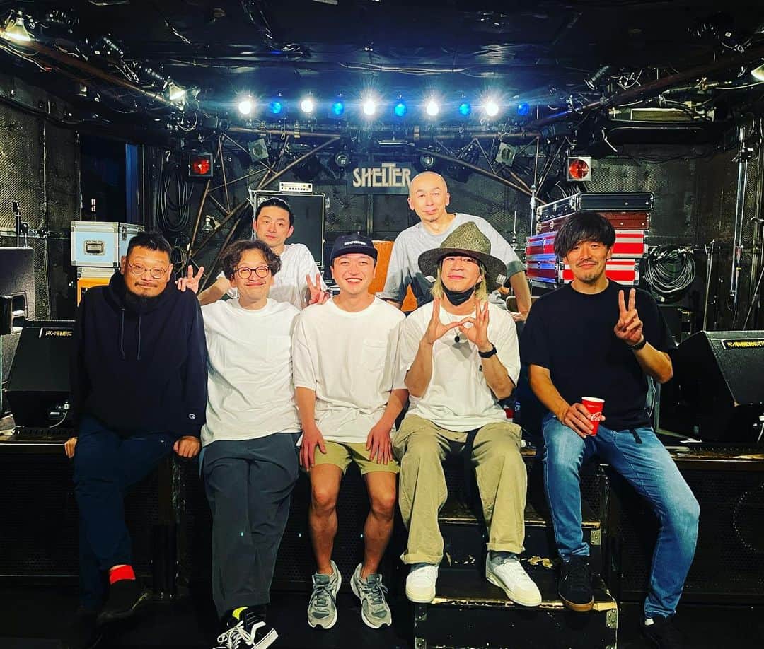 渡邊忍のインスタグラム：「Shed 10th anniversary  in 下北沢SHELTER あらためて10周年おめでとうございます🎉㊗️🎊🍾 #lowiqandtherhythmmakers #thebandapart」