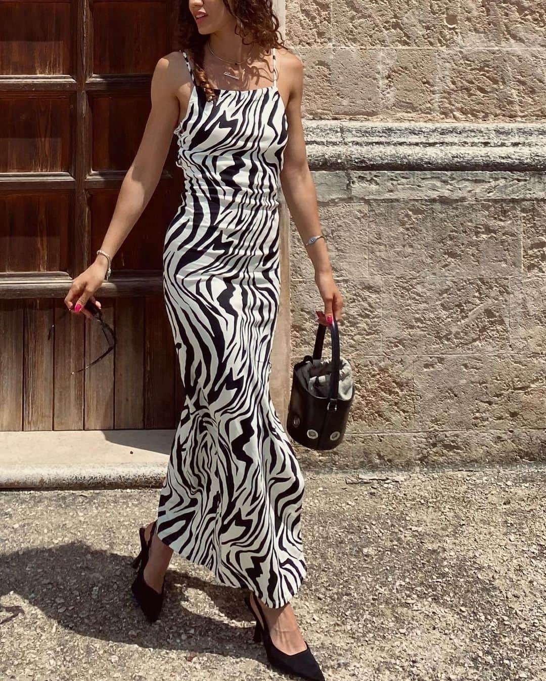 TALLY WEiJLさんのインスタグラム写真 - (TALLY WEiJLInstagram)「HOTTEST & MOST WANTED💕🦓 Swipe through to see how our TALLY girls are rocking this season’s hottest dress🔎 628231  #dresses #summer #ootd #ootn #fashion」6月12日 1時50分 - tally_weijl