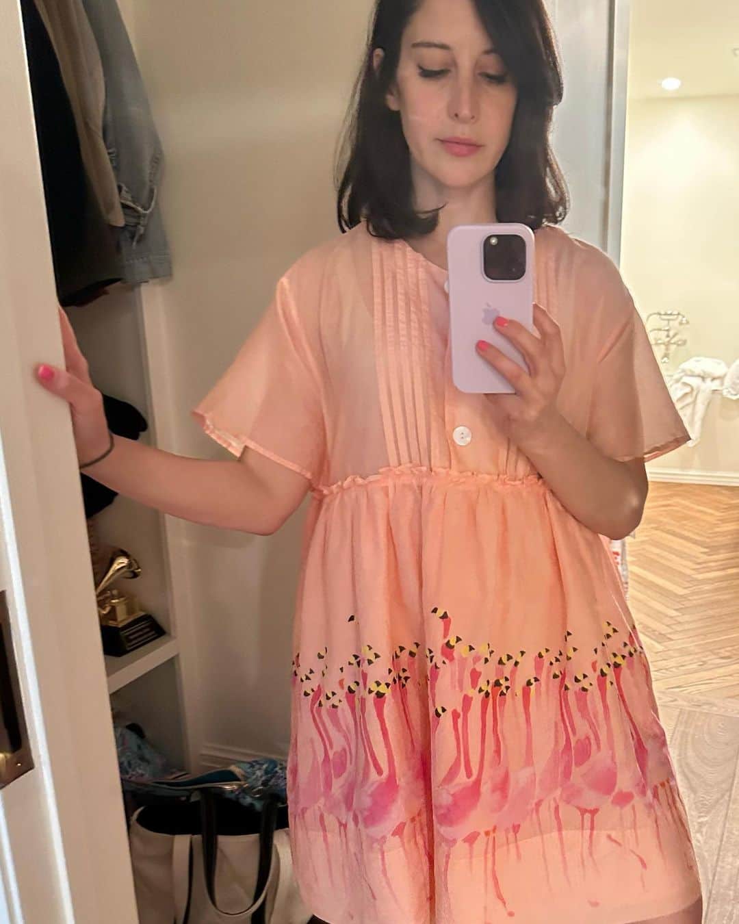 レイチェル アントノフのインスタグラム：「A flamboyance」