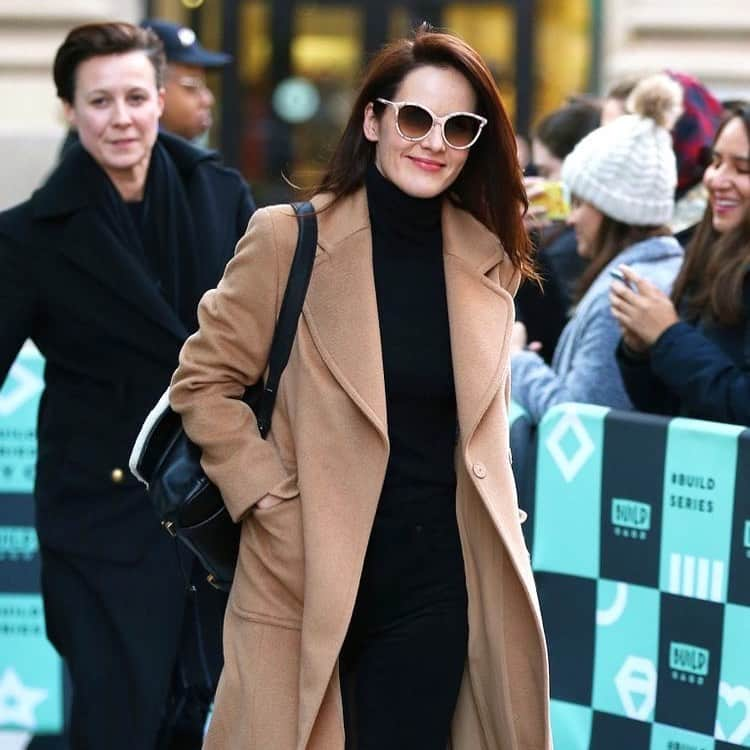 ミシェル・ドッカリーのインスタグラム：「her glasses are so cuteeeee #michelledockery」