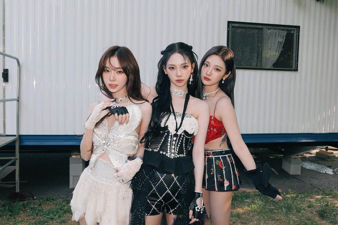 aespaさんのインスタグラム写真 - (aespaInstagram)「You’re amazing @govballnyc 🗽🩷🩵  #aespa #æspa #에스파 #govballnyc #aespaatGovBallNYC」6月12日 1時59分 - aespa_official