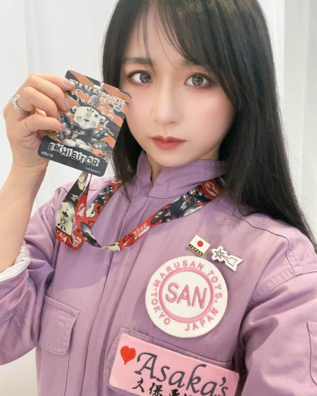 のインスタグラム：「ニューヨーク3日目🗽 イベント2日目です🇺🇸 今回もこれが制服！💜　 ・ ・ #asakakubo #久保亜沙香 #久保 #亜沙香 #asaka #kubo #follow  #photo #live #actress #singer #japanese #japanesegirl #japan #舞台 #舞台女優 #役者 #撮影 #写真 #フォロー #日本人 #sofvitokyo #sofvi #marusan #mashu #instatoys #toydesign #fivepointsfestival #newyork #blooklyn」