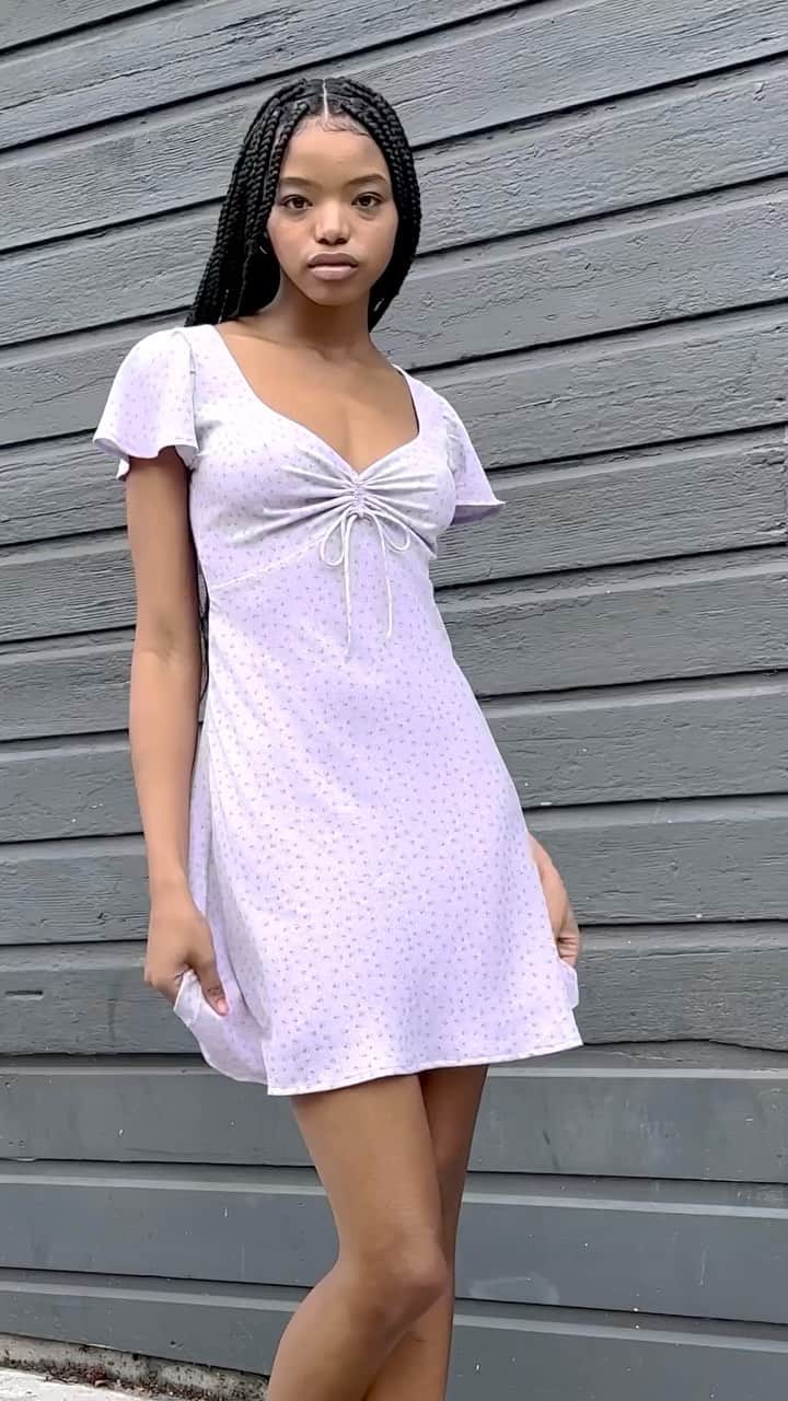 のインスタグラム：「Darling dress + classic sneakers = a no-fail combo. Look cute. Spare your ankles. That’s what we call a win-win.  Shop the Skylar Flutter Dress and our entire Pretty Details Edit at the link in bio and stories.」