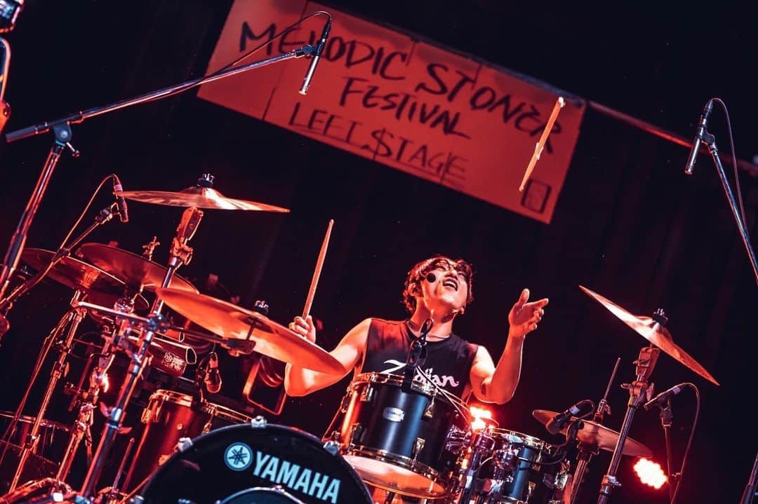Bunta さんのインスタグラム写真 - (Bunta Instagram)「“MELODIC STONER FESTIVAL” STRIKE AGAINとTHE BELGAありがとう🙌🏼🙌🏼🙌🏼  2ビートまみれの1日🥁🤩 世代によって同じ2ビートでも、好きなバンドだったりルーツが違って見えてくるからバンドは面白いよね🎵🥁🎵  📷 @masaty_x   #totalfat #melodicstonerfestival #drum #drums #drummer #drumlife #drumforhappy #zildjian #yamahadrums」6月11日 17時47分 - buntatf