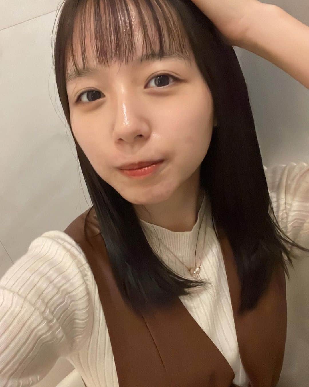 神岡実希さんのインスタグラム写真 - (神岡実希Instagram)「ー なんかにんにんしてるけど、髪の毛切ったよ。顔うるうるになったよ。❤️‍🔥🫶」6月11日 18時06分 - miki_kamioka
