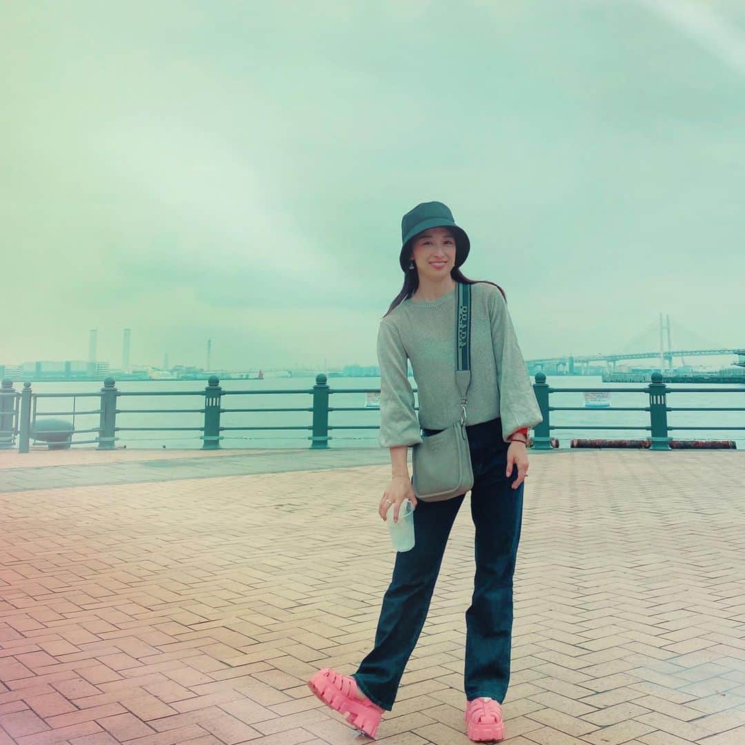 緒方ありささんのインスタグラム写真 - (緒方ありさInstagram)「曇ってる横浜も良いなぁ〜☁️  . 映画『#THEATERS』 がついに、、 横浜シネマ・ジャック＆ベティにて 8/5より公開決定となりました🎬 . 撮影地でもあり、 私にとっては懐かしい街にある 横浜シネマ・ジャック＆ベティ。 . 詳細はまたお知らせいたします。  #横浜　#みなとみらい #写真　#ポートレート　 #随手拍  #japanese #snapshot  #旅遊攝影 #拍攝　#寫真　 #攝影師　#互惠 #拍照　#台灣攝影師 #人像摄影　#攝影日常  #팔로우환영 #일상　#일상기록　#오오티디　#패션그램」6月11日 18時01分 - arisa_ogata