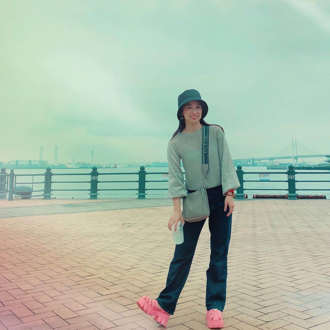 のインスタグラム：「曇ってる横浜も良いなぁ〜☁️  . 映画『#THEATERS』 がついに、、 横浜シネマ・ジャック＆ベティにて 8/5より公開決定となりました🎬 . 撮影地でもあり、 私にとっては懐かしい街にある 横浜シネマ・ジャック＆ベティ。 . 詳細はまたお知らせいたします。  #横浜　#みなとみらい #写真　#ポートレート　 #随手拍  #japanese #snapshot  #旅遊攝影 #拍攝　#寫真　 #攝影師　#互惠 #拍照　#台灣攝影師 #人像摄影　#攝影日常  #팔로우환영 #일상　#일상기록　#오오티디　#패션그램」