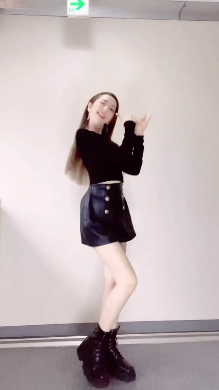 濵松里緒菜のインスタグラム：「TWICE - Hare Hare 反転(Mirrored) ver. ☀️  https://vt.tiktok.com/ZSLj26sxY/  Please check out my TikTok account for more!!  I also have a Mirrored/Slow ver. for other songs  on my TikTok for those of you who want to learn  the dance for more kpop songs😊  http://www.tiktok.com/@riona_hamamatsu  The link is also in my bio🫶  #TWICE #HareHare #트와이스 #HareHareChallenge  #kpop #dance #kpopdance #dancecover  #dancetutorial #tutorial #ダンス #踊ってみた  #反転 #スロー #アイドル #아이돌  #PoshGirls #파시걸스  #Riona #리오나 #rionahamamatsu」