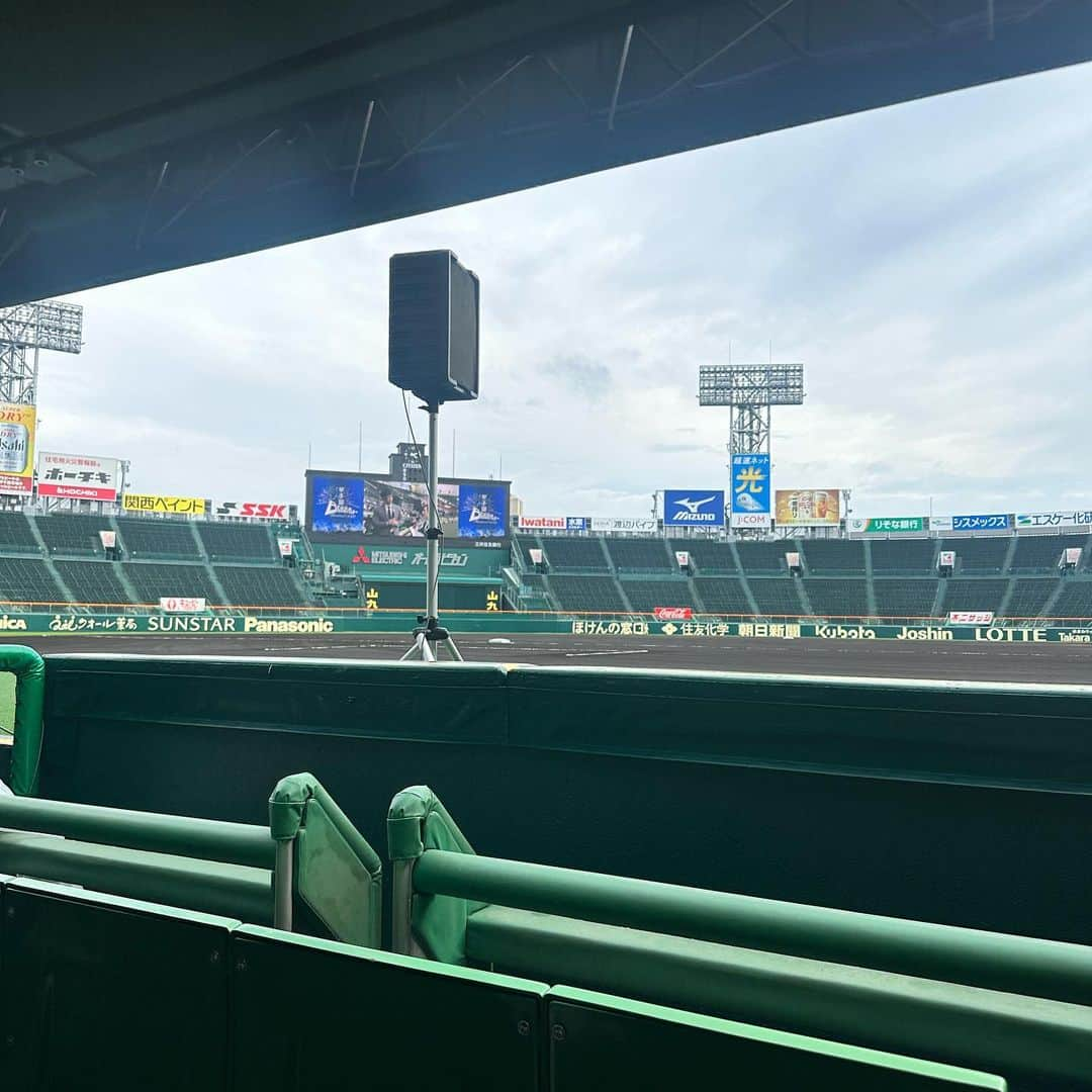 矢野燿大さんのインスタグラム写真 - (矢野燿大Instagram)「・ 甲子園ブラスバンドフェスティバル 2023にゲスト出演しました⚾️✨  間近で見るブラスバンド、チア、 応援団は本当に大迫力😊  お馴染みに曲も多くて、 本当に心が熱くなりました✨  出場された、  ⚾️智辯学園和歌山高校 ⚾️履正社高校 ⚾️智辯学園高校 ⚾️近江高校 ⚾️四條畷学園高校 ⚾️龍谷大付属平安高校 ⚾️市立尼崎高校 ⚾️習志野高校  の皆さん、 たくさんの感動とパワーを ありがとうございました✨  そして、 ご一緒させてもらった梅津さん、福戸アナ😊 ありがとうございました♪  by ヤノマネ  #阪神甲子園球場  #高校野球 #聖地 #青春 #甲子園ブラスバンドフェスティバル2023  #智辯和歌山 #履正社 #智辯学園 #近江 #四條畷学園 #龍谷大付属平安 #市立尼崎 #習志野 #ブラスバンド #チア #応援団 #かっこいい」6月11日 18時08分 - yano_akihiro3988