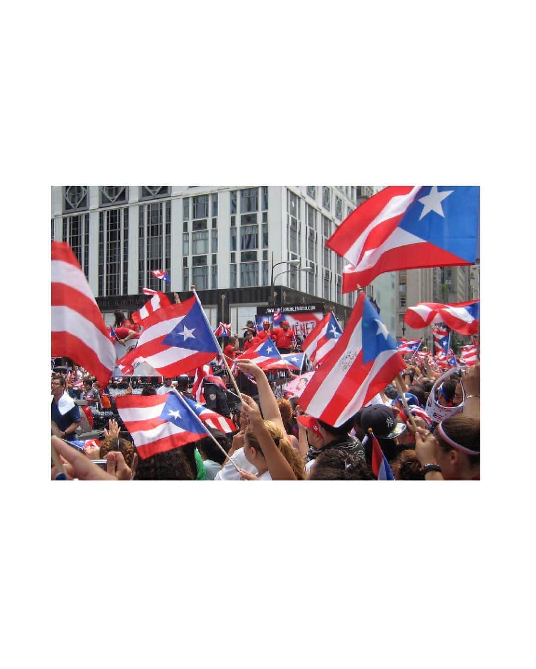 GROW AROUNDさんのインスタグラム写真 - (GROW AROUNDInstagram)「Puerto Rican Day🇵🇷 今日は、ニューヨークでアメリカに住むプエルトリコの出生のすべての人々に敬意を込めたプエルトリカンパレードの日ですね。 そんなパレードのスーベニアアイテム色々あります。 BUCKET HAT,BEACH TOWELなど揃ってます。」6月11日 18時11分 - growaround