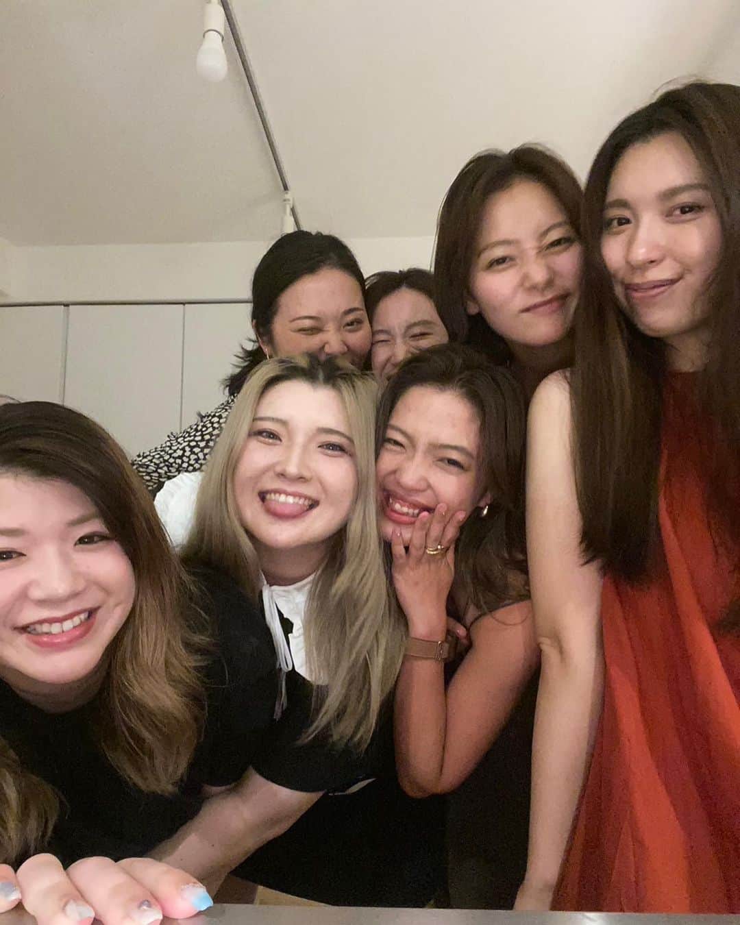 工藤綾乃のインスタグラム：「高校からの大好きな人たち みんな集合できた宮崎人 東京でバリバリの宮崎弁で喋ってます」