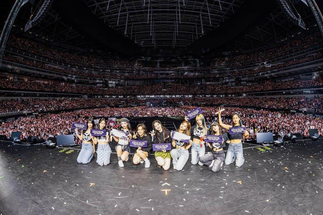 TWICEさんのインスタグラム写真 - (TWICEInstagram)「ONCE🍭 Your lights were more than bright, lighting up SoFi Stadium tonight✨  We felt ONCE's love, full of happiness💝  Thank you so much, Love you so much, Will meet you again !  🐰🐶🐻🐹🦄🐧🍫🐯🦌❤️🍭  #TWICE #트와이스 #READYTOBE #TWICE_5TH_WORLD_TOUR」6月11日 18時19分 - twicetagram