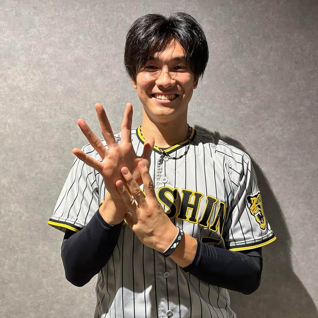 阪神タイガースさんのインスタグラム写真 - (阪神タイガースInstagram)「9回を抑え8セーブ目！#湯浅京己 選手！ #湯浅京己 選手  #8セーブ  #アツアツ カウンター 🔥🔥🔥🔥🔥🔥🔥🔥 #阪神タイガース  #日本生命セパ交流戦  #ARE」6月11日 18時25分 - hanshintigers_official