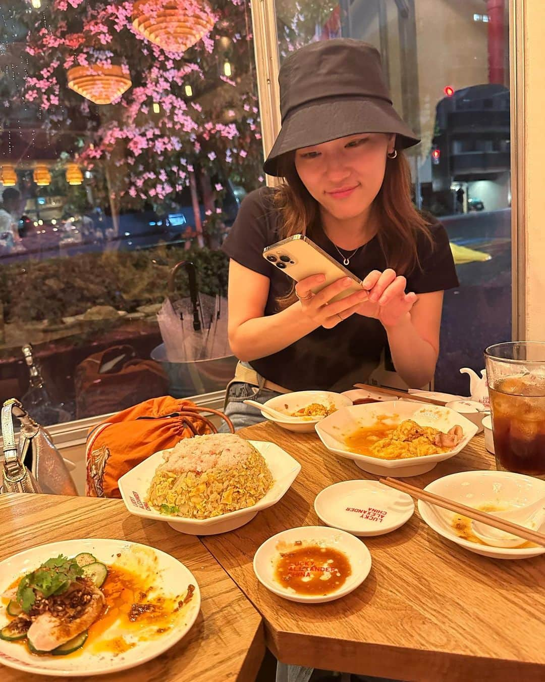 中田クルミさんのインスタグラム写真 - (中田クルミInstagram)「好きな人達と食べるご飯は美味しい🥰 #食べかけ」6月11日 18時29分 - kurumi_nakata