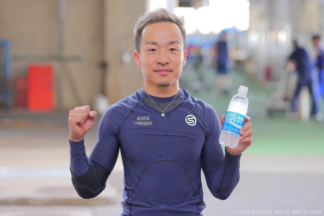 のインスタグラム：「. 🚤第8回ポカリスエットカップ🚤 . 🚤見事優勝に輝いたのは、 🥇①号艇 地元広島支部の #山口剛 選手👑✨ . 山口選手は10戦6勝オール2連対の好成績で、優勝戦は 1コースから 逃げ を決め、2023年5月・宮島GWシリーズ 以来 1か月ぶり今年4回目、ＳＧ1回・ＧⅠ9回を含む 通算50回目(宮島⛩は18回目)の優勝を飾りました🏆✨ . 山口選手、優勝本当におめでとうございます🎉✨ . . ファンの皆さま、一節間ありがとうございました🍀 次節もボートレース宮島をよろしくお願いいたします✨ . 🐵「次節は6月16日から、GⅢマスターズリーグ第3戦 創刊75周年記念デイリースポーツ杯です🚤お楽しみに😊」 . . #ボートレース宮島 #パルボート宮島 #モンタ #ボートレース #boatrace #ボートレーサー #サンスポ #サンスポ若葉賞 #広島支部 #山口剛 #つよピース #逃げ #優勝戦 #優勝 #優勝おめでとう #好成績」