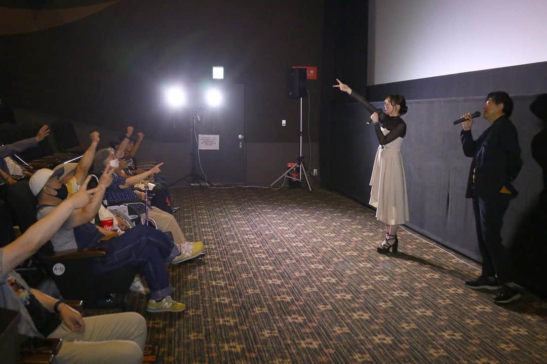 坂巻有紗さんのインスタグラム写真 - (坂巻有紗Instagram)「とってもとってもとーーーーーーーーっても、幸せな二日間でした！！😭 舞台挨拶に来てくださった皆様、ありがとうございました！ 映画「スパイスより愛を込めて。」ぜひ沢山愛して下さい🐜  そして、大牟田の皆様、心温まるお出迎えとおもてなし、本当にありがとうございました。😭幸せです。 @naokisegi 瀬木監督、素敵なご縁をありがとうございます。 引き続き頑張ります！！！！😍  #福岡  #大牟田  #うなぎ  #柳川  #柳川うなぎ  #明太子  #映画  #スパイスより愛を込めて」6月11日 18時34分 - sakamaki.alisa