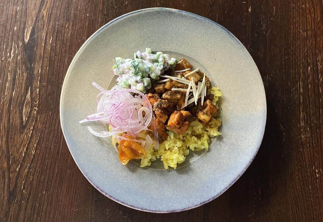 ポーチドサーモンとキュウリのライタ添え レシピ