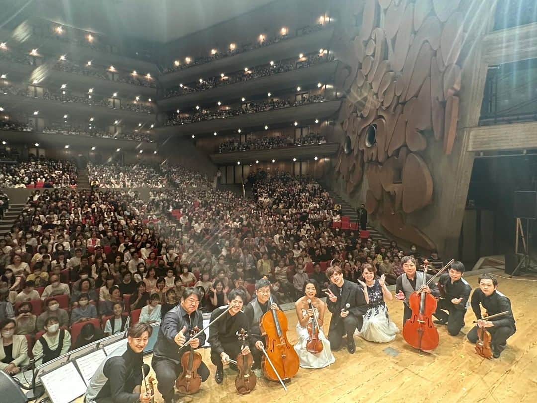 高嶋ちさ子さんのインスタグラム写真 - (高嶋ちさ子Instagram)「二日間の東京文化会館コンサートが終わりました。 夢のような時間でした 城田優さんも本当に素敵で、歌もだけどトークも最高でした。サービス精神旺盛で、お客様が楽しんでいるのを見るのが大好き！って感じに見受けられました。 次は大阪！ 楽しむぞ！  #城田優」6月11日 18時40分 - chisakotakashima