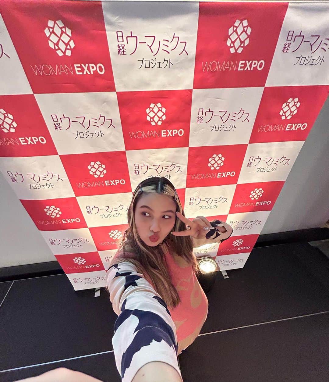 長谷川ジェニファーミラのインスタグラム：「WOMAN EXPO 2023  「Z世代が発信するリアルなSDGs」 (SDGs17項目わかりませんと冒頭からお伝えさせて頂いてしまいましたが、それほど自分らしくトークさせていただきましたっ☺️)  ありがとうございました! @womanexpo_official  いつも応援してくれるファンの方も来てくださってたみたいで嬉しかったぁ🫶🏻  BIG LOVE !  Hair & Make @mirisawaki  Stylist @linonakamura_  Outfit  @marimekkojapan @sergiorossi」